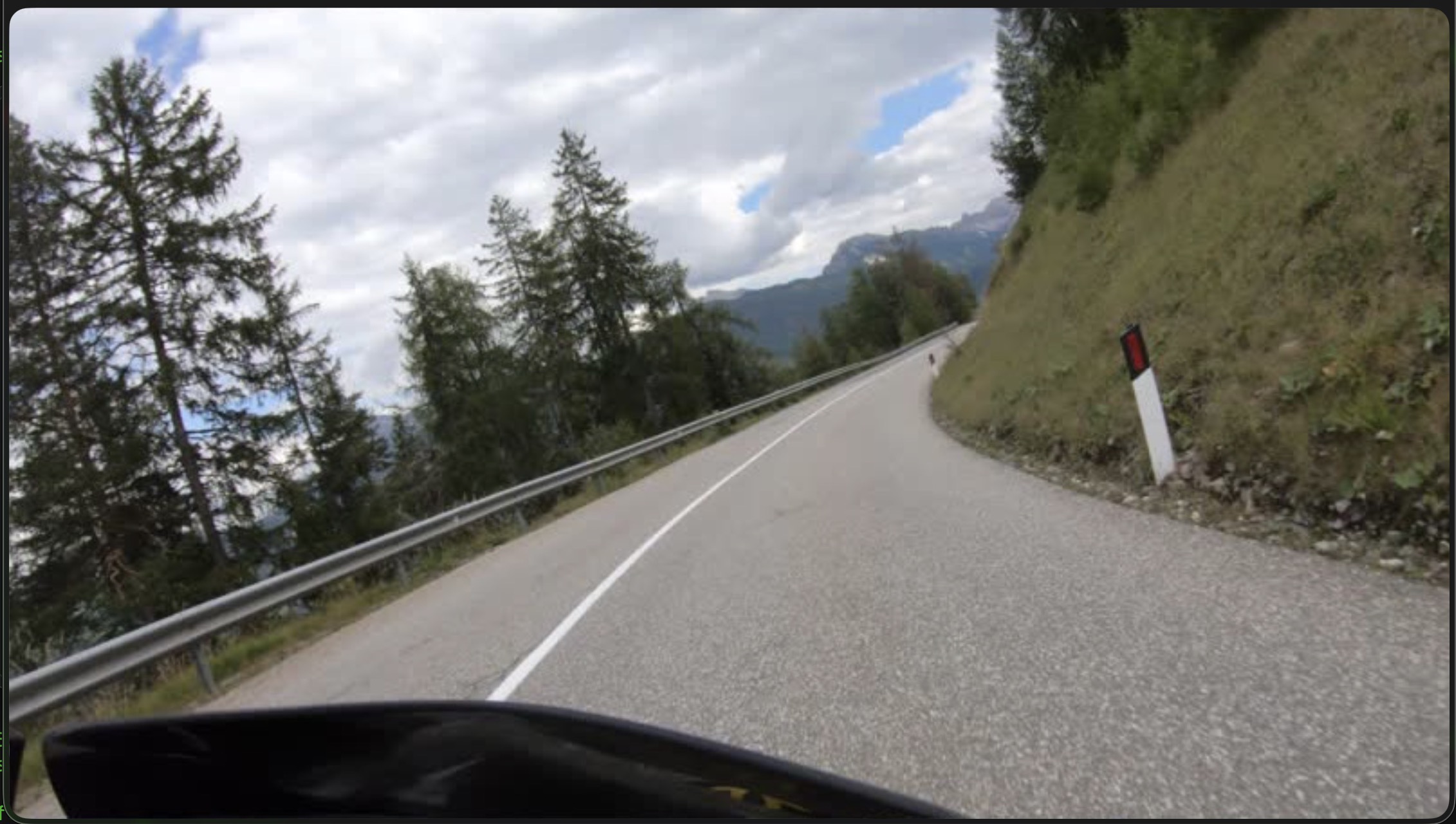 GoPro-Aufnahme einer Bergstraße — analysiert von KI